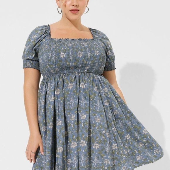 Torrid Plus Size 2 Outlander Mini Challis Smocked Floral Tree Dress with Pockets - Picture 2 of 14